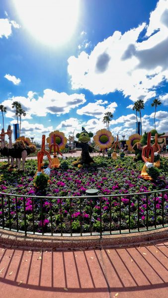 sorcerer mickey topiary
