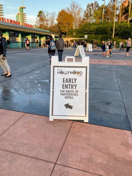 Early Entry sign at Hollywood Studios