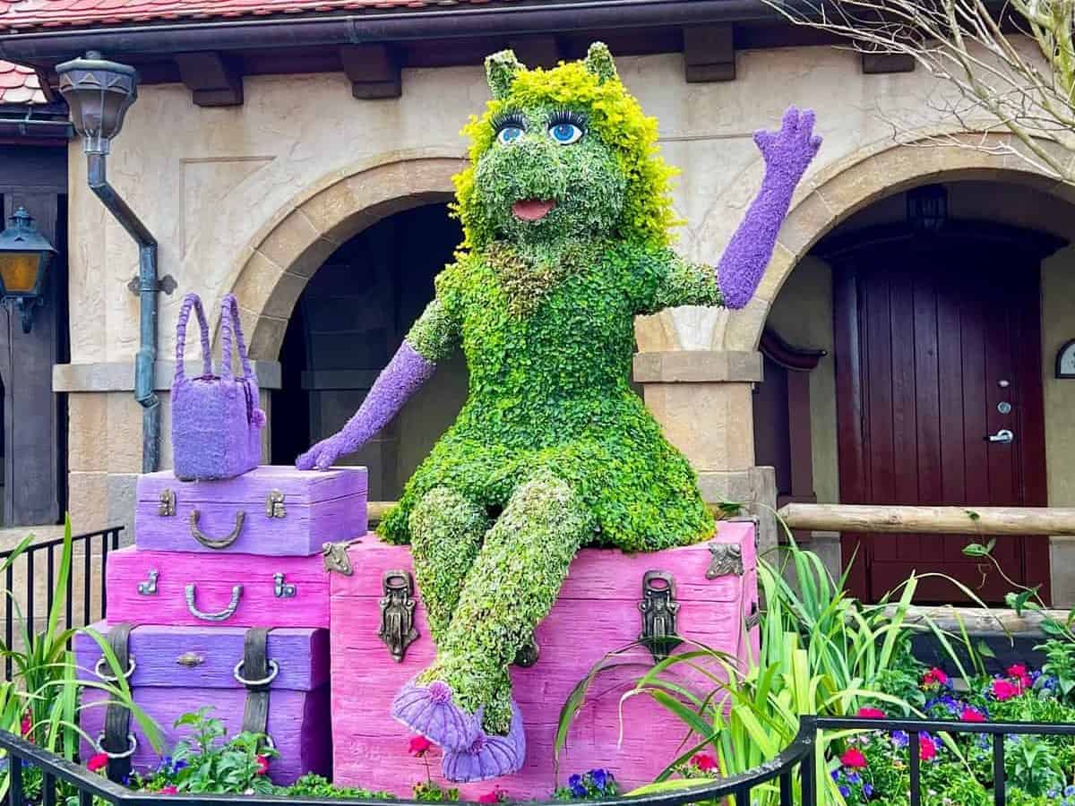 Epcot 2022 Flower and Garden Festival - Miss Piggy topiary