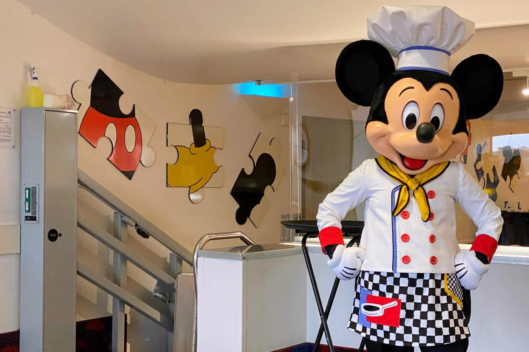Our review of Chef Mickey’s (now with characters!)