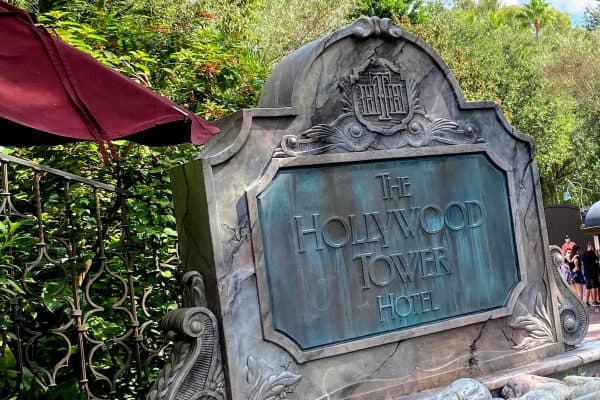 the hollywood tower hotel sign